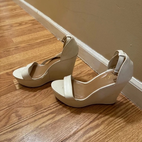 Silver Jeans Elegant White Ankle Strap Heels - Picture 4 of 5